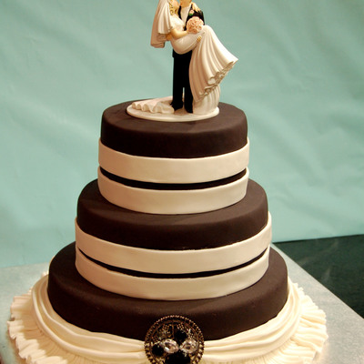 Black And White Themed Wedding Cake