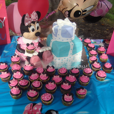 Minnie Mouse Cake