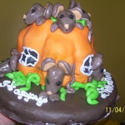 Mouse House Cake