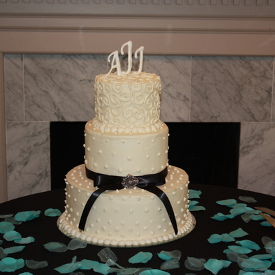 Bow With Brooch Wedding Cake