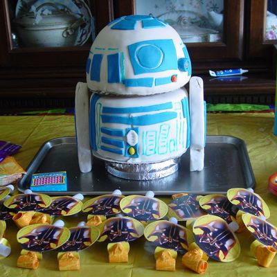R2D2 Star Wars Cake