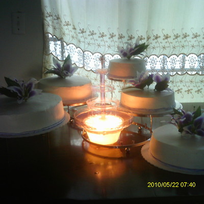 5 Cakes And A Fountain