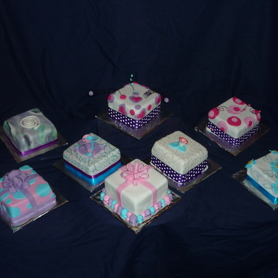 Mini Cakes For Christmas