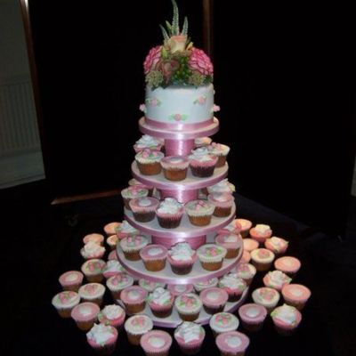 Rose And Seashell Wedding Cupcakes