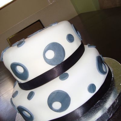 Black (Gray) And White Cake