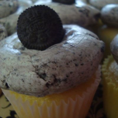 Vanilla Cupcakes With Oreo Buttercream