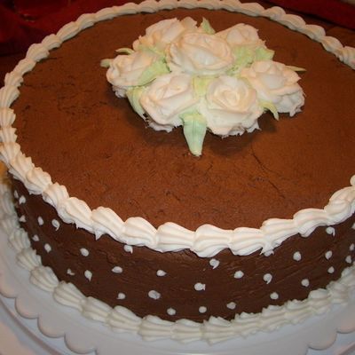 Choc With White Roses And Dots