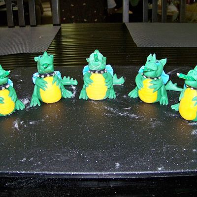 Fondant/gumpaste Dragon Candle Holder