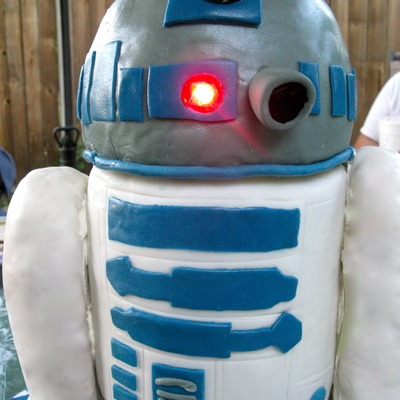 R2D2 Star Wars Birthday Cake