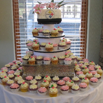 Pittsburgh Steelers Wedding Cake & Cupcakes