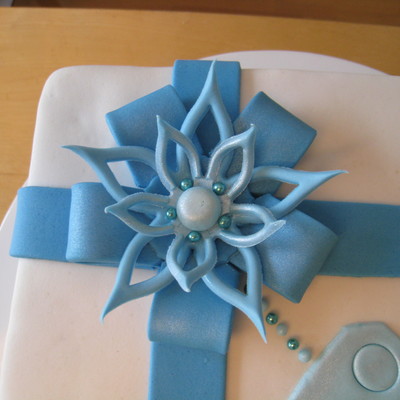 White And Blue Present Cake Lace Flower Bow