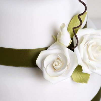 White And Green Wedding Cake
