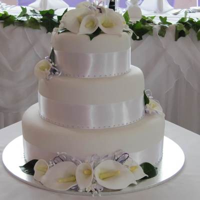 Round 3 Tier White Wedding Cake With Calla Lillies