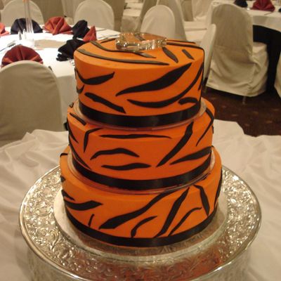 Cotillion Events Cincinnati Wedding Cake Round Shape