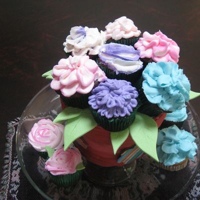 Flower Pot Cake With Cupcakes