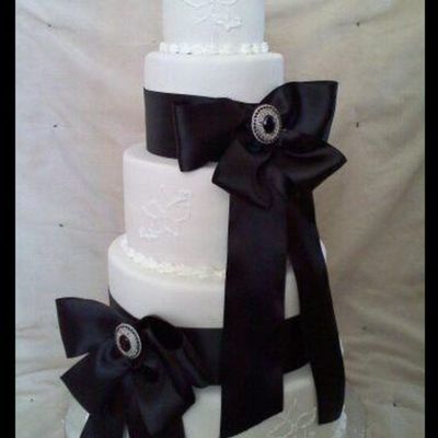 Orchid Cake With Black Bows