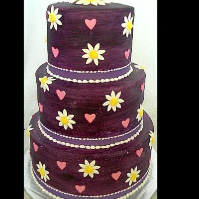 Hearts & Daisys Cake
