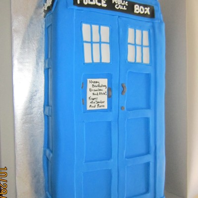 Dr. Who Tardis Cake