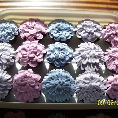 My First Hand At Flower Cupcakes