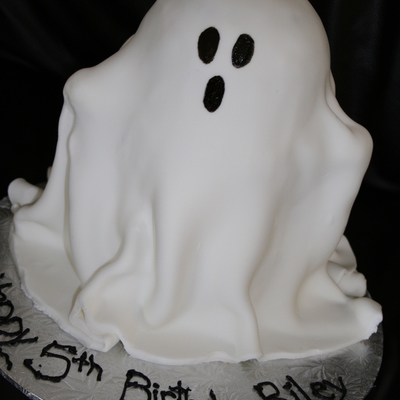 Rylies Spooky Ghost Cake