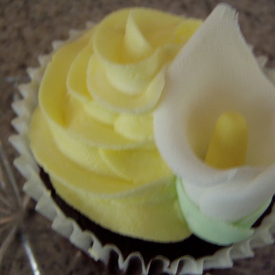 Calla Lily Cupcake