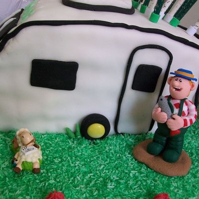 Novelty Caravan Cake