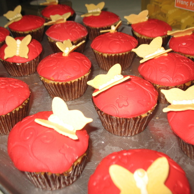 Red Marshmallow Fondant Cupcakes