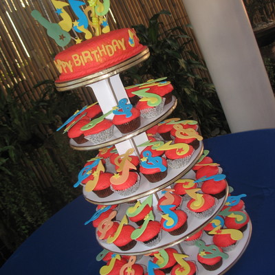 Cake And Cupcake With Gumpaste Musical Notes