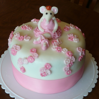 Angelina Ballerina Cake!