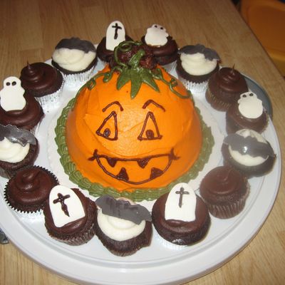 Pumpkin With Scary Cupcakes