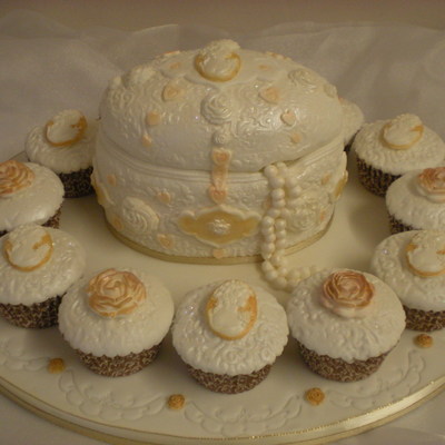 Jewlery Box And Matching Cupcakes