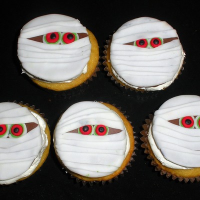 Mummy Cupcakes