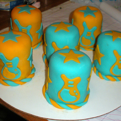 Camp Rock 2 Mini Cakes