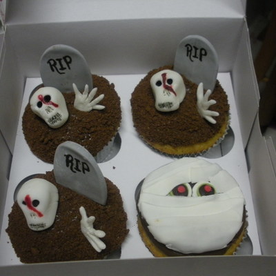 Tombstone & Mummy Cupcakes