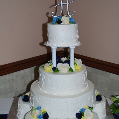 3 Tier Wedding Cake With 5 Mini Cakes