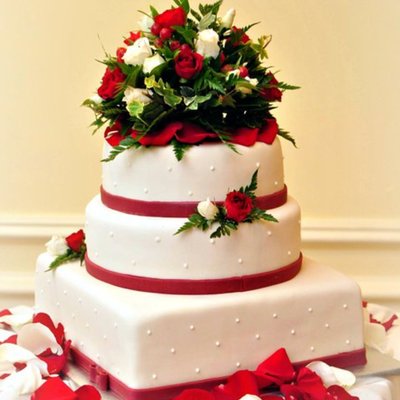 Claret Wedding Cake