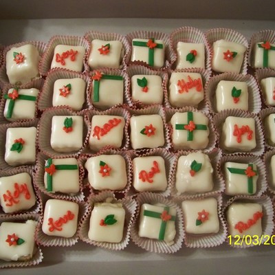Christmas Petite Fours