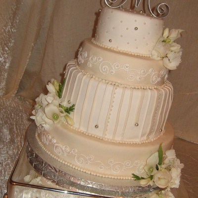 Round Wedding Cake