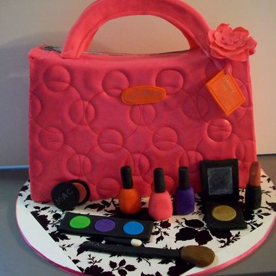 Pink Purse Cake