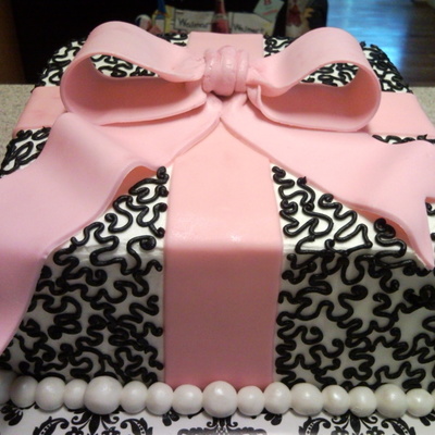 Black & White Gift Box Cake