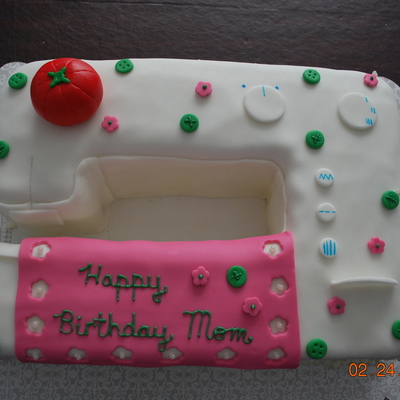 Sewimg Machine Cake