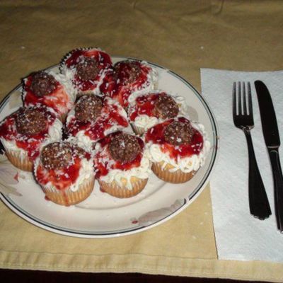 Spaghetti & Meatball Cupcakes