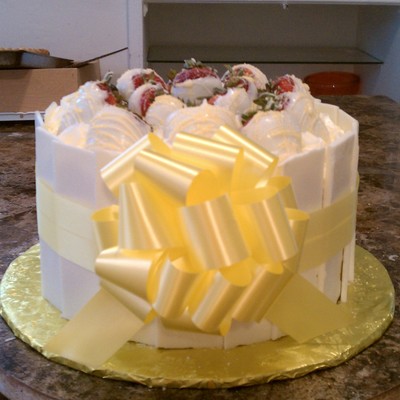 White Chocolate Strawberry Cake
