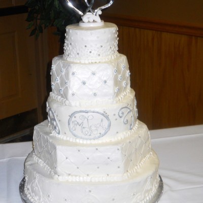 Round And Hexagon Cake