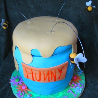Hunny Pot Cake