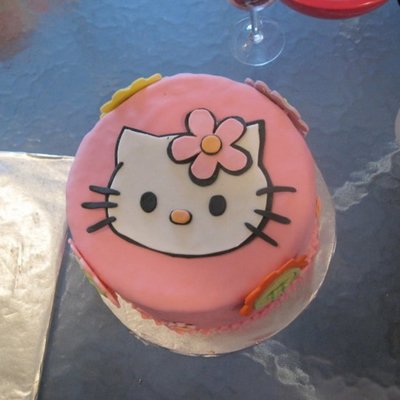 Hello Kitty Cake