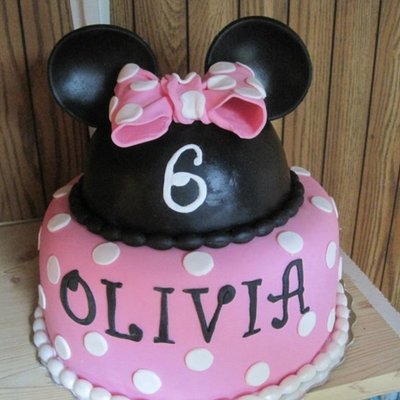 Minnie Mouse Cake