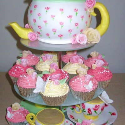 Teapot & Tea Cups Cake