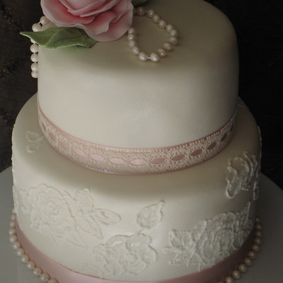 Antique Rose & Pearls Cake