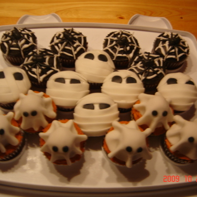 Spider, Mummy & Ghost Cupcakes